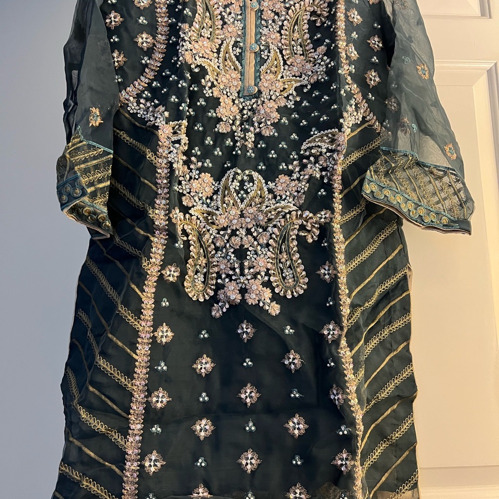 Beautiful  NWT Teal Embroidered Salwar L - Picture 6 of 6